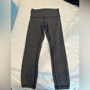LIKE NEW. lulu lemon leggings. Printed super soft fabric